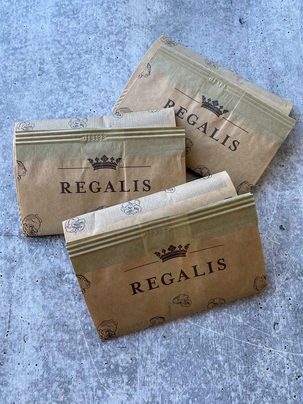 Regalis three-pack serves 2-3 people for casual gatherings