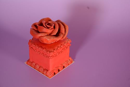 Renshaw Ready-to-Roll Fondant rolled to 2–4 mm for versatile decorating.