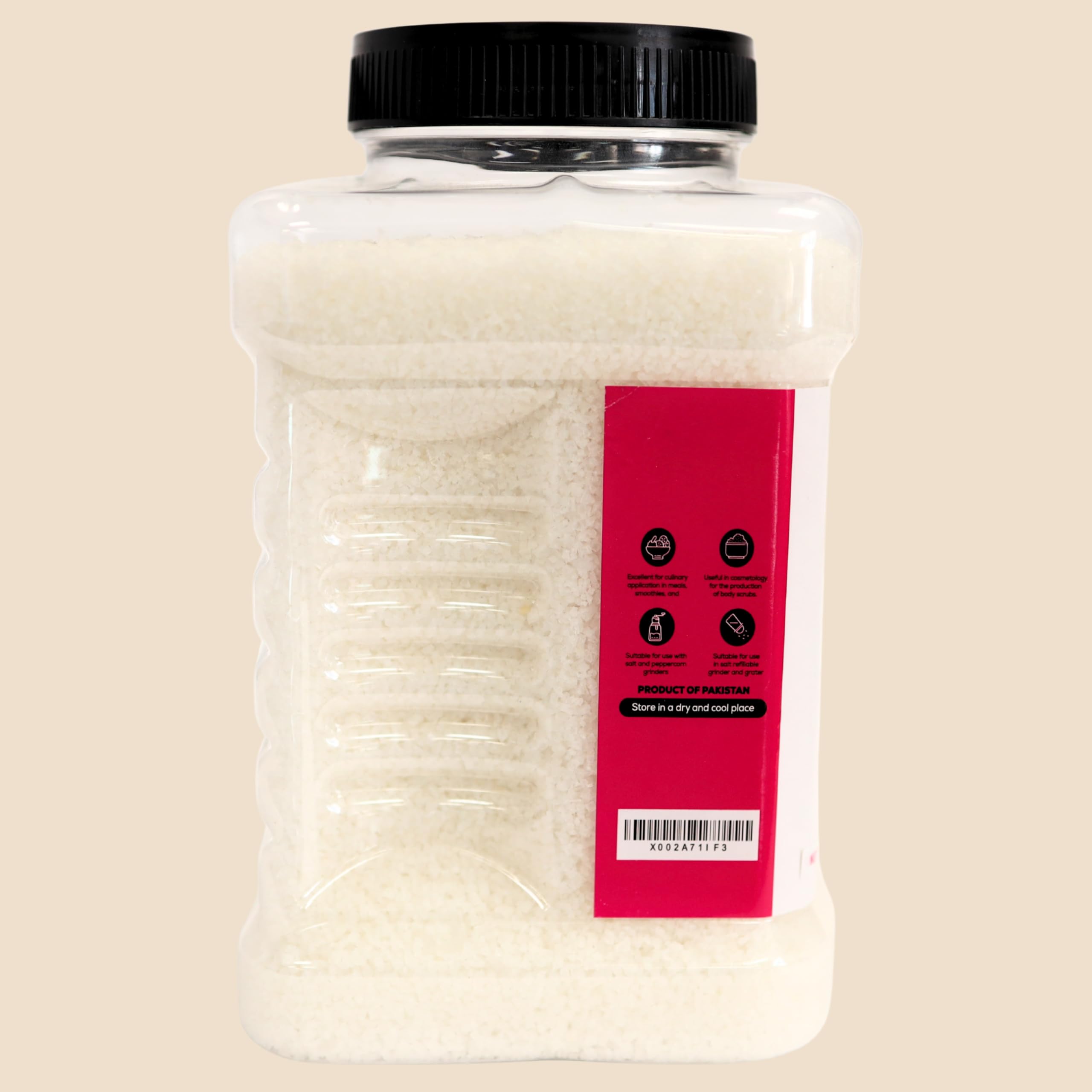 RoyalHouse salt flakes sprinkled on salads for elegant visual appeal.