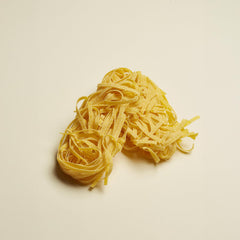 Rummo Fettuccine N.94 served with sauce, versatile for meat or seafood.