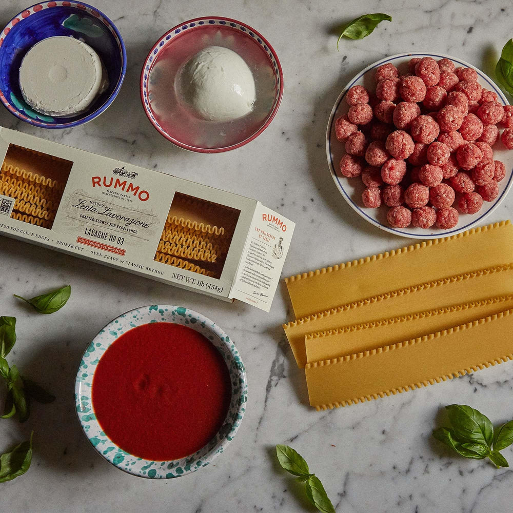 Rummo Lasagne Wavy packaging on kitchen counter highlighting clean ingredients