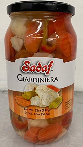 Close-up of Sadaf Giardiniera Mild vegetables highlighting peppers, cauliflower, and crunch for pizzas.