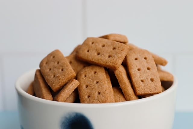 Safe and Fair Remy Cinnamon Grahams nut-free kids snack for allergy-conscious families.