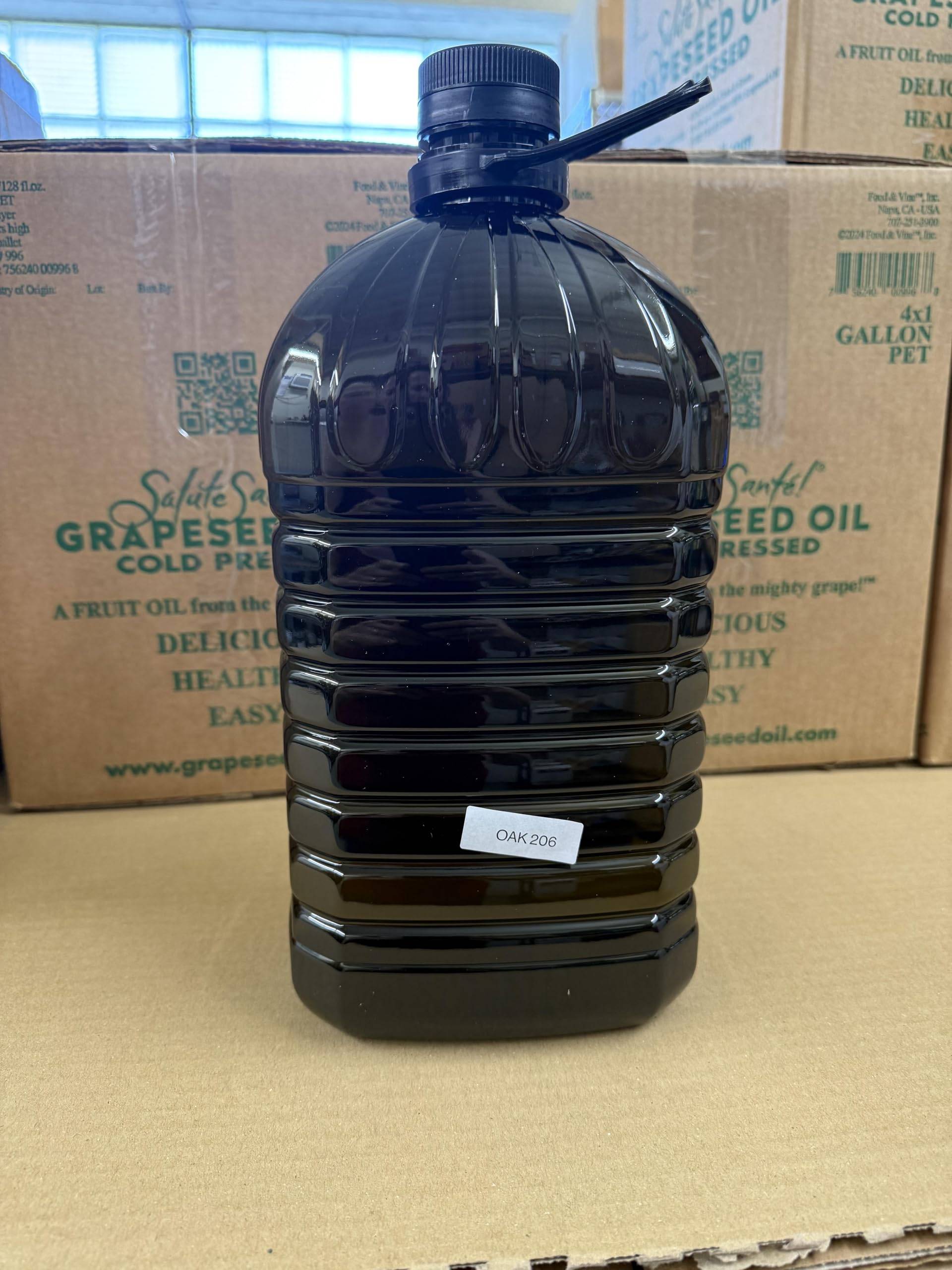 Salute Santé grapeseed oil upcycled grape seeds packaging—sustainable choice.