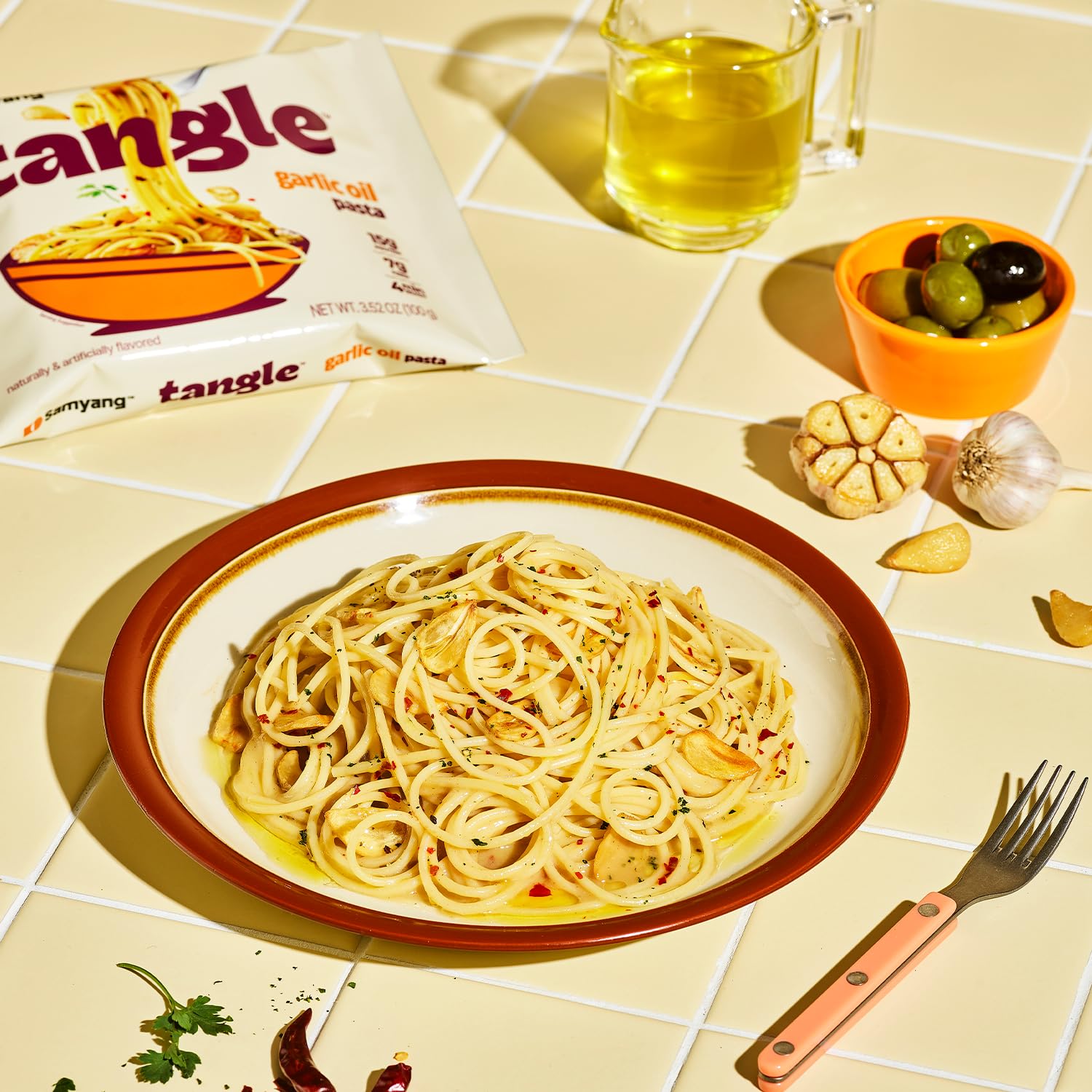 Samyang Tangle roasted garlic cloves exude warm aroma for quick meals
