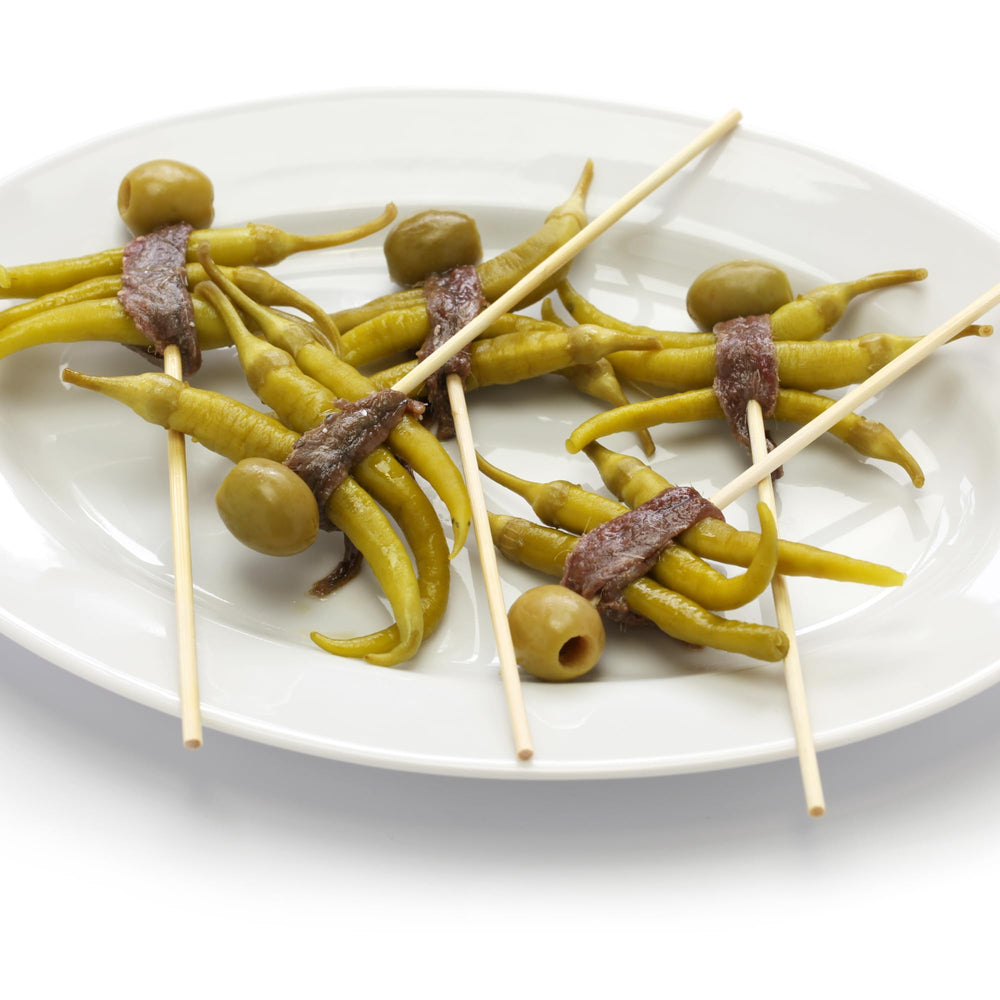 Sanniti Guindillas Piparras closeup, crisp texture preserved in vinegar.