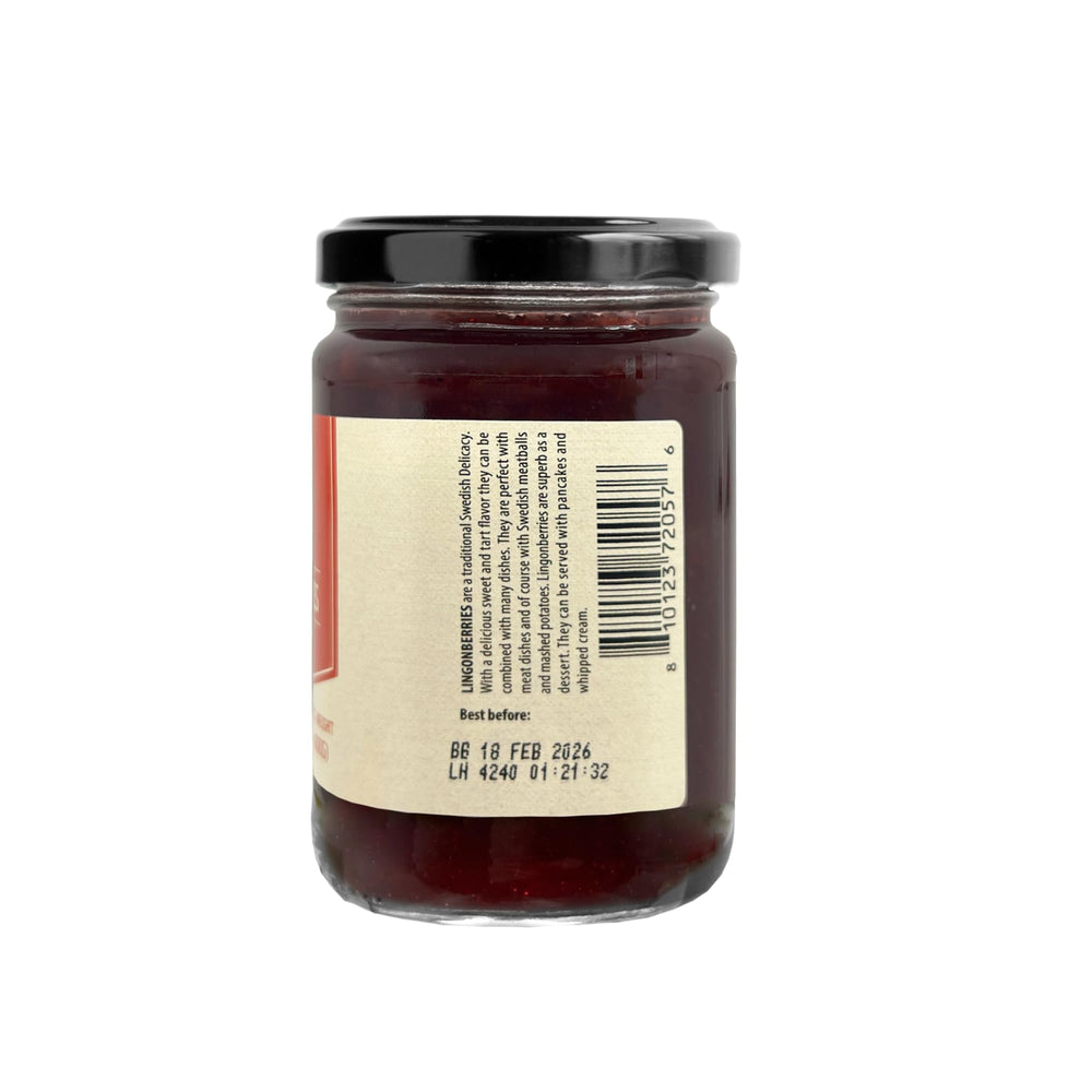 Sanniti lingonberries paired with a meat dish for savory contrast