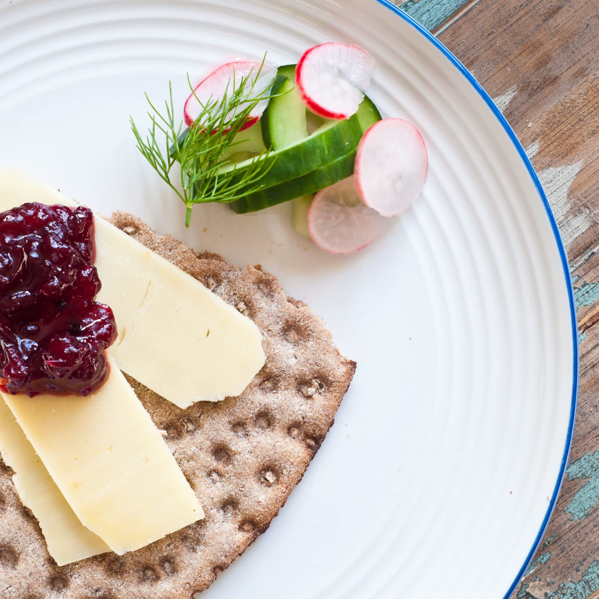 Sanniti lingonberries with Swedish meatballs and potatoes