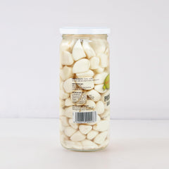 Sanniti pickled garlic on a charcuterie board elevating flavors.