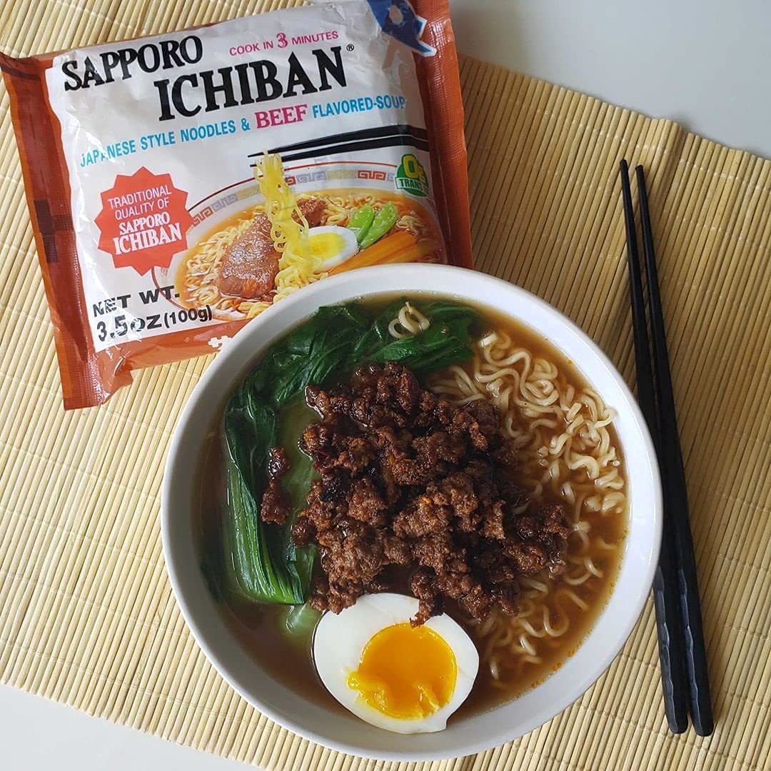 Noodles cooking in hot water within minutes for Sapporo Ichiban
