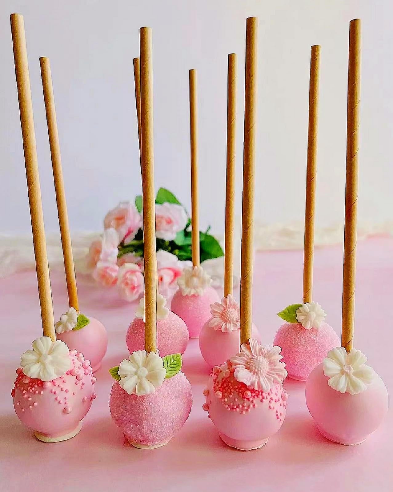 SE SI&MOOS holiday treats sprinkles with pink pearls for celebrations.
