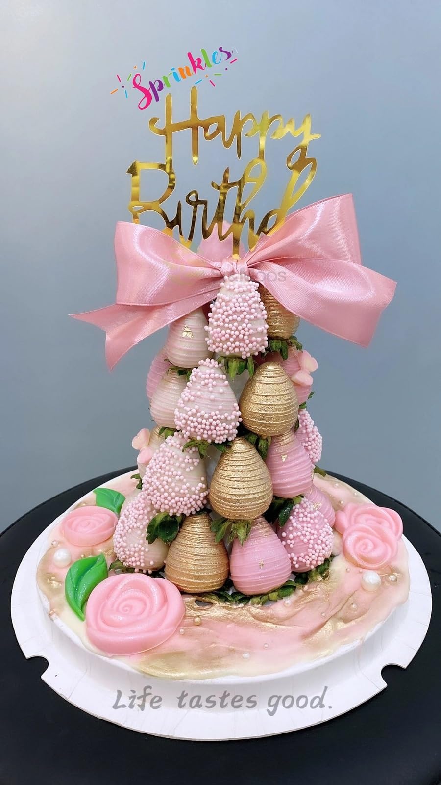 SE SI&MOOS wedding shower sprinkles add pink accents to desserts.