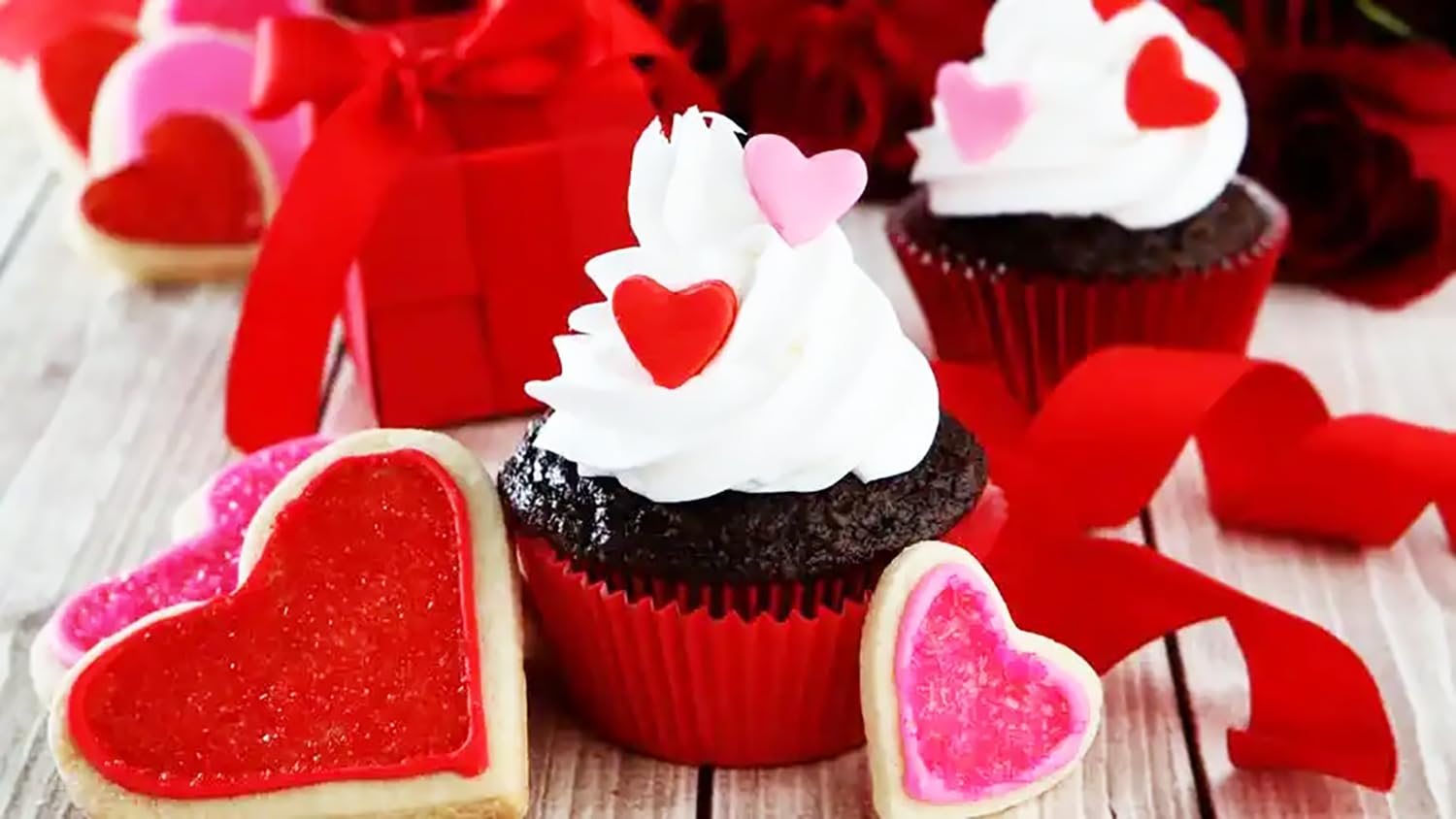 Senchanting white jimmies create contrast on desserts.