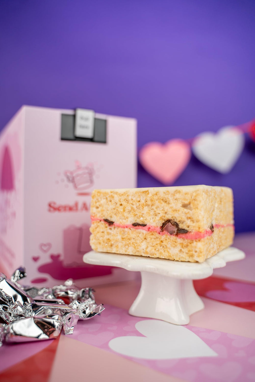 Send A Cake personalized notecard enhances heartfelt gifting.