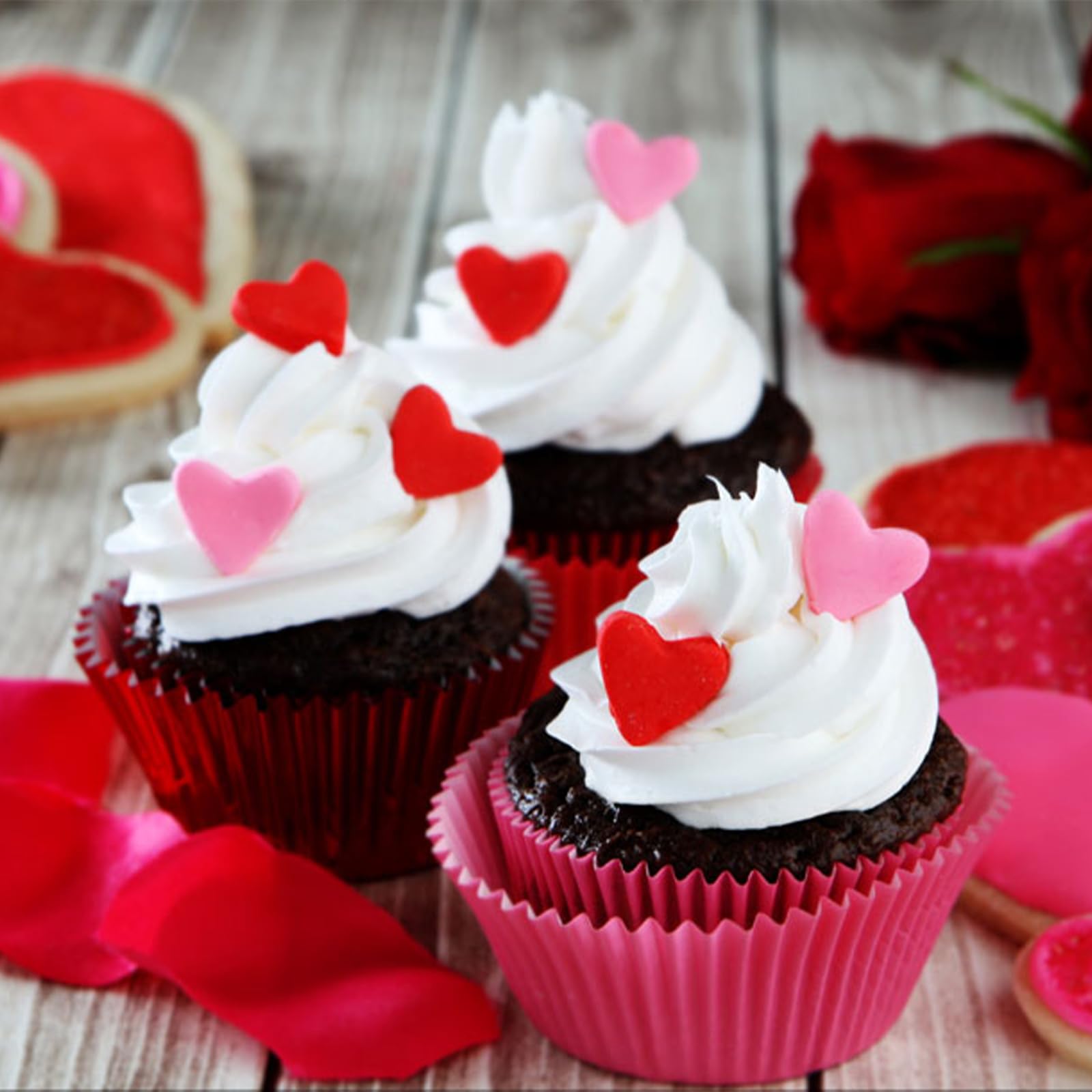 Sentovac Valentine sprinkles ideal for wedding and holiday dessert displays.