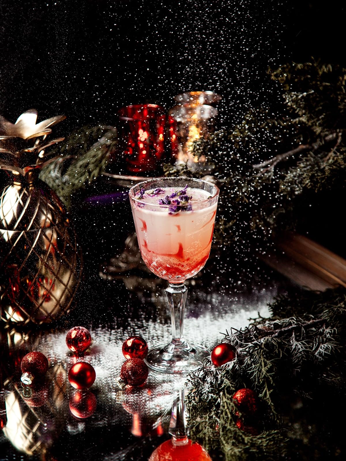 Shanlinly drinks with edible glitter for dazzling cocktails and spritzers.