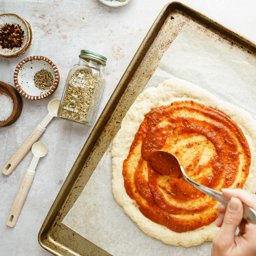 Simply Organic Basil leaves aromatic dried leaves emphasize fresh, versatile flavor for Mediterranean recipes.
