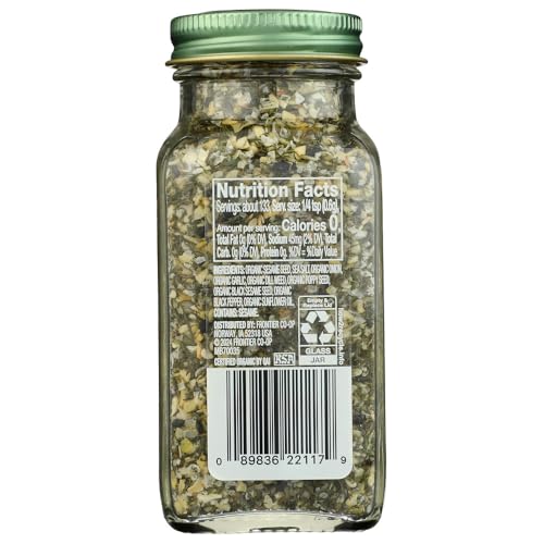 Simply Organic Dill Everything Seasoning pour stream over a dish for flavor.