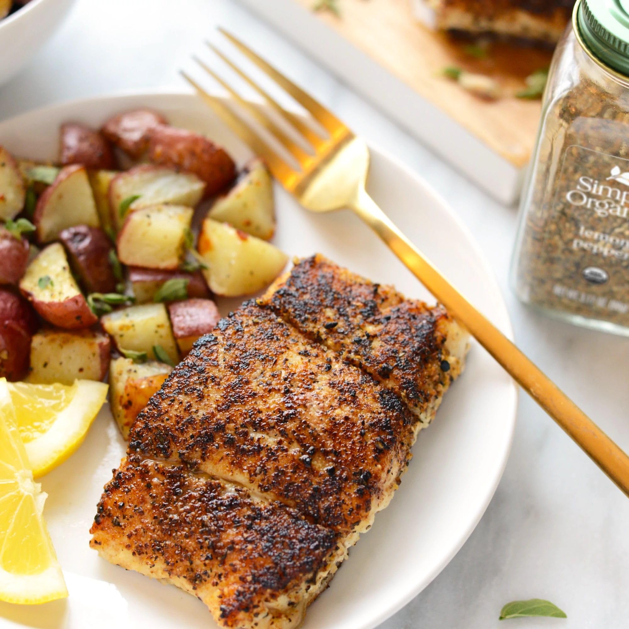 Simply Organic Lemon Pepper packaging emphasizes certified organic and kosher labeling.
