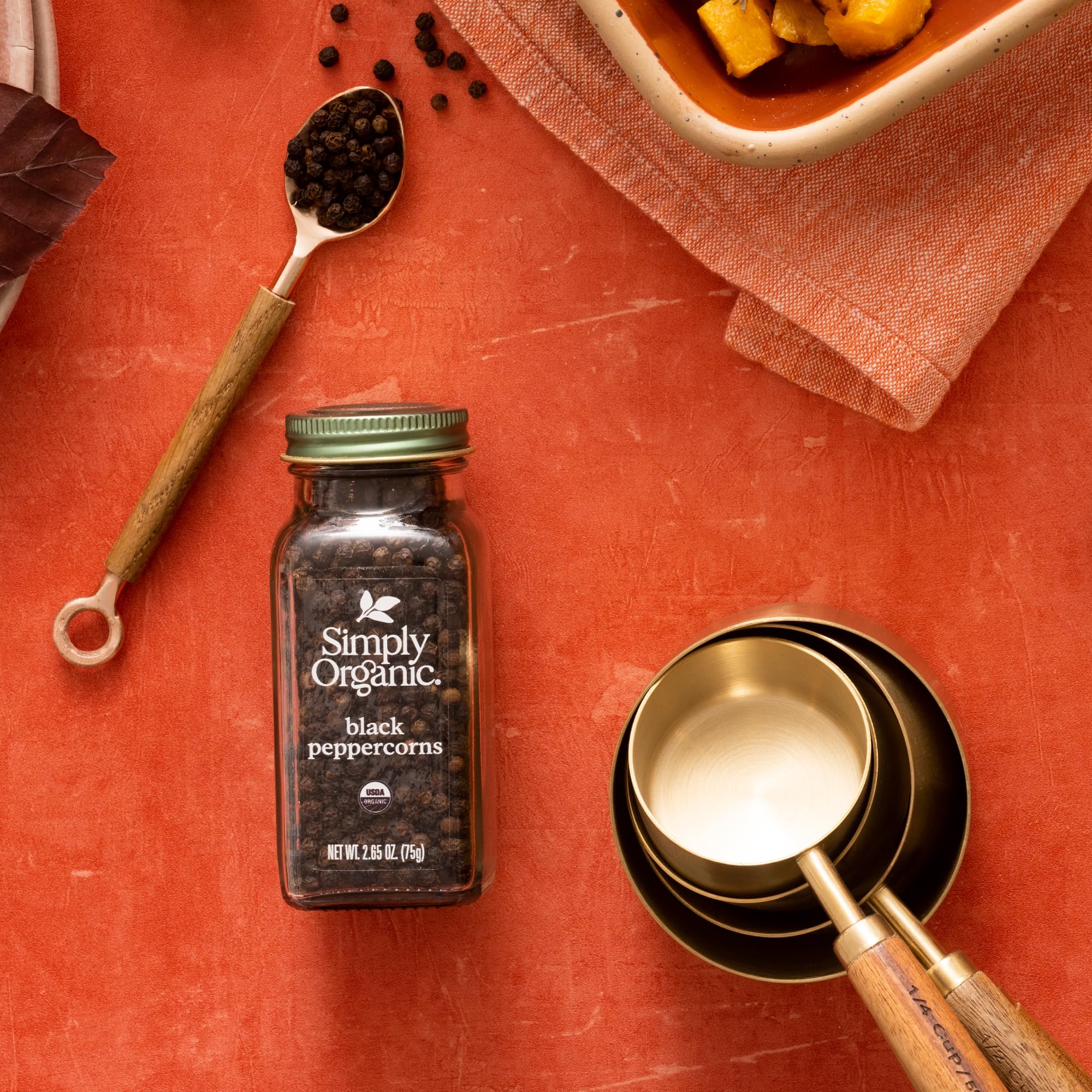 Simply Organic Spice shelf display featuring premium pepper option.