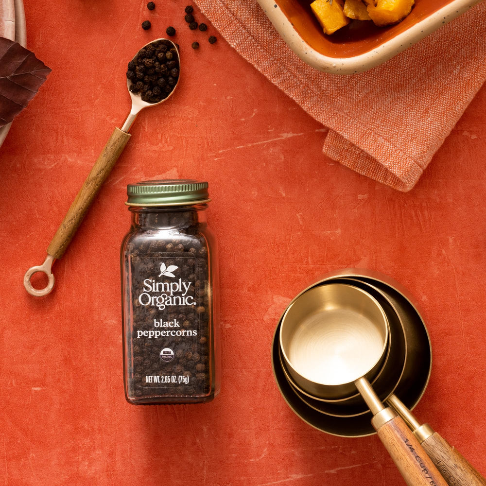Simply Organic Spice shelf display featuring premium pepper option.