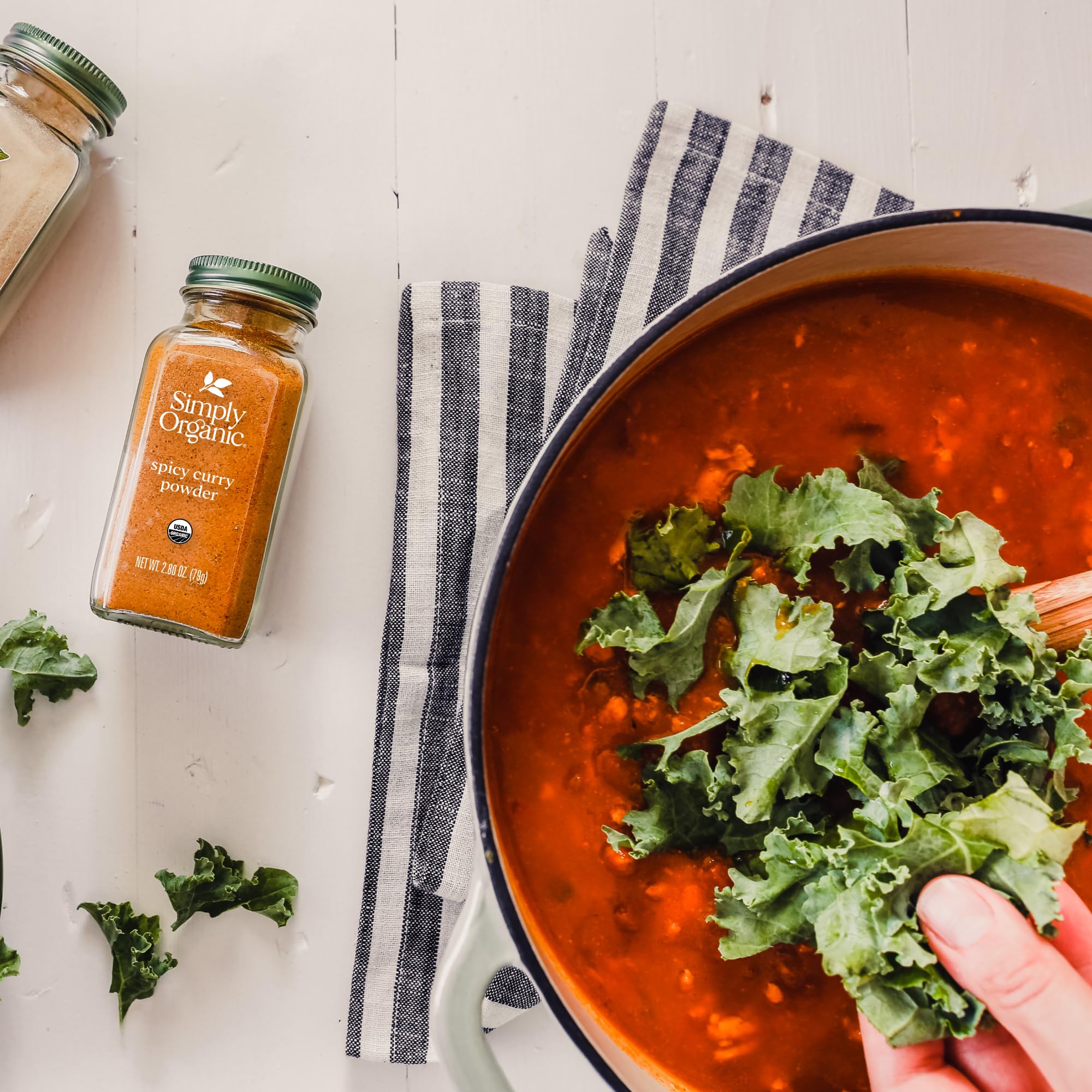 Product label highlights organic certification and clean ingredients from Simply Organic.