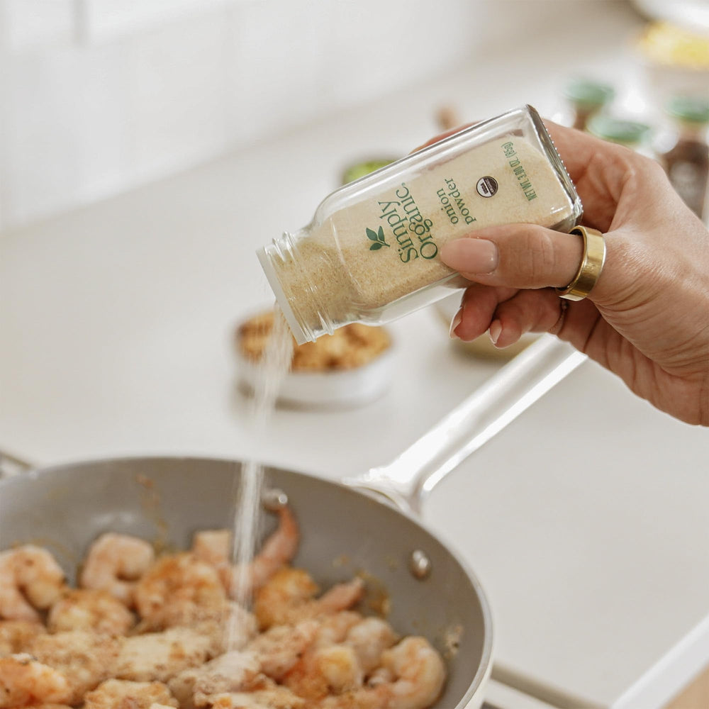Ingredient list on Simply Organic White Onion Powder packaging for clear sourcing