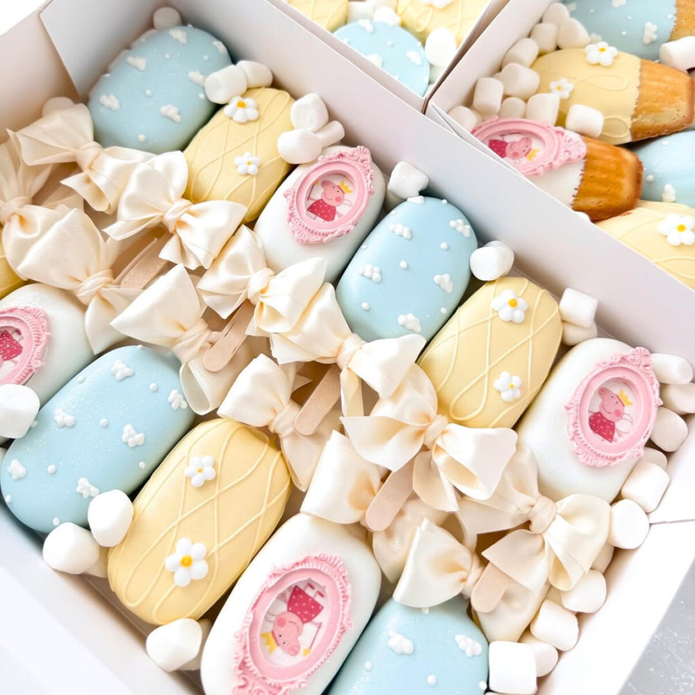 Simply Sucré white wedding flowers add delicate sugar petals to desserts.