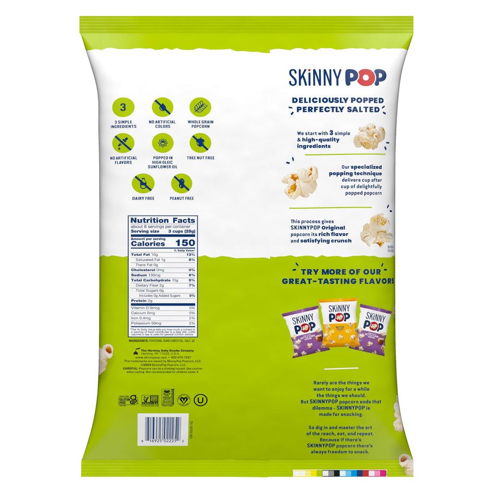 SkinnyPop Original popcorn close-up, crisp texture enhances snacking.