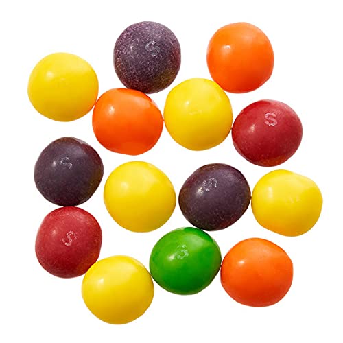 Skittles Giants Fruit Sweets close-up candies highlight bright fruit flavors for snacking