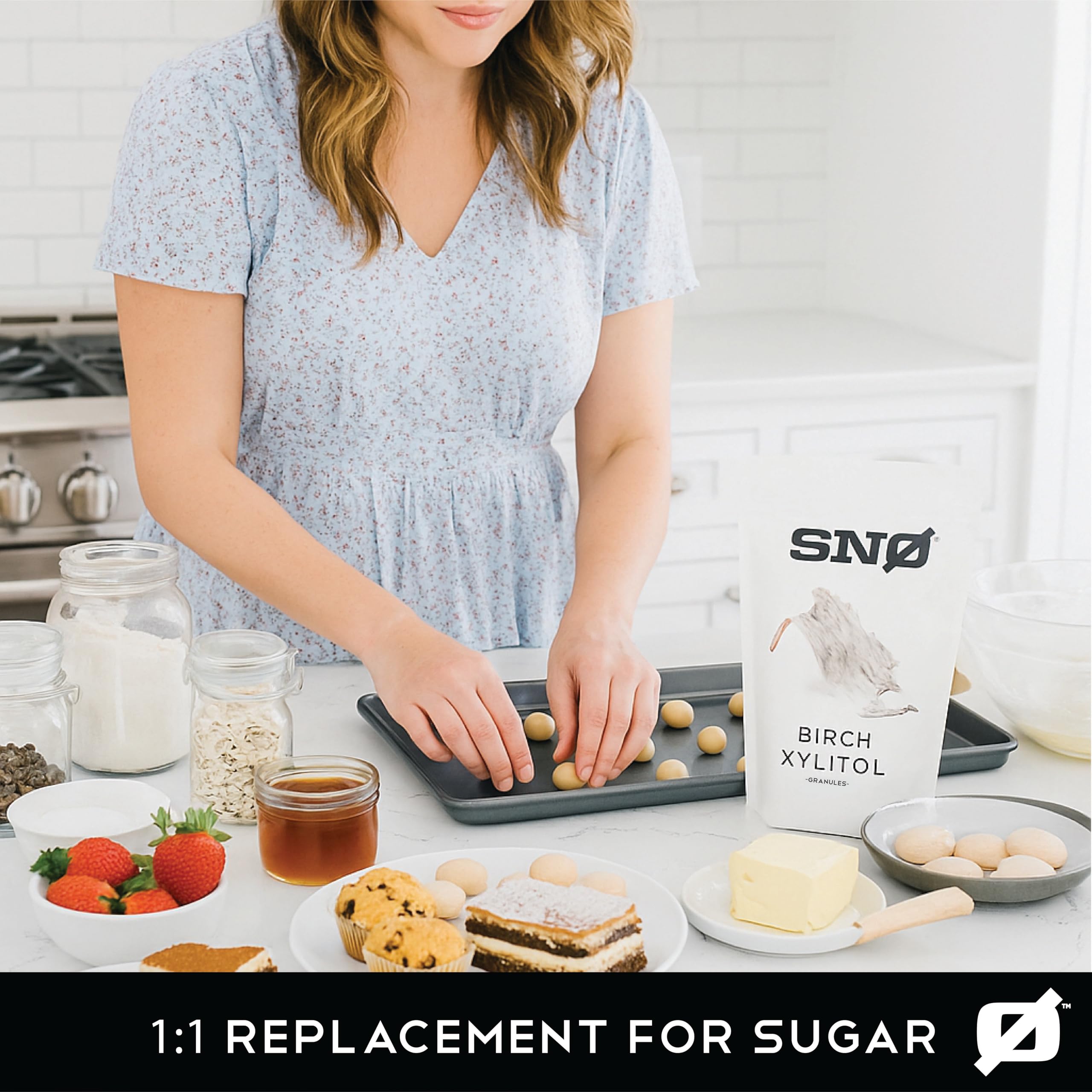SNØ Pure Birch Xylitol alongside a tea cup offering a low-calorie option