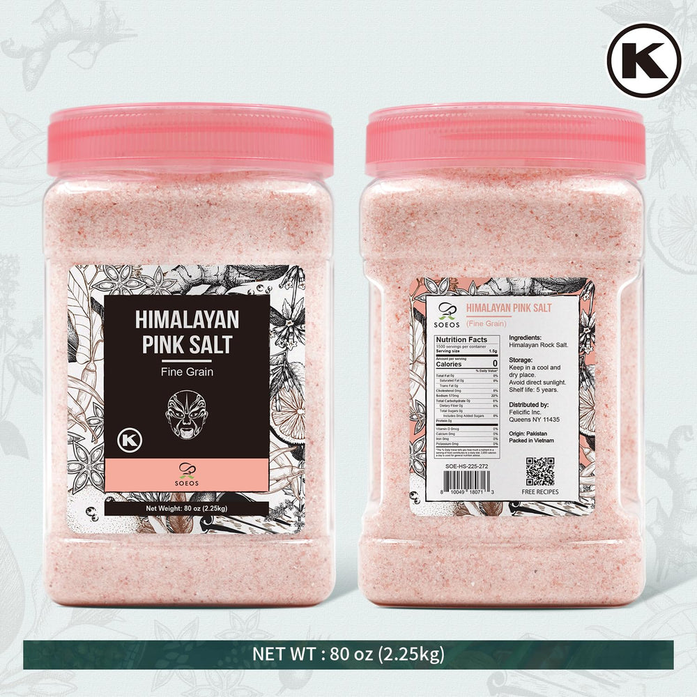 Soeos Himalayan Pink Salt measuring spoon with delicate grains.