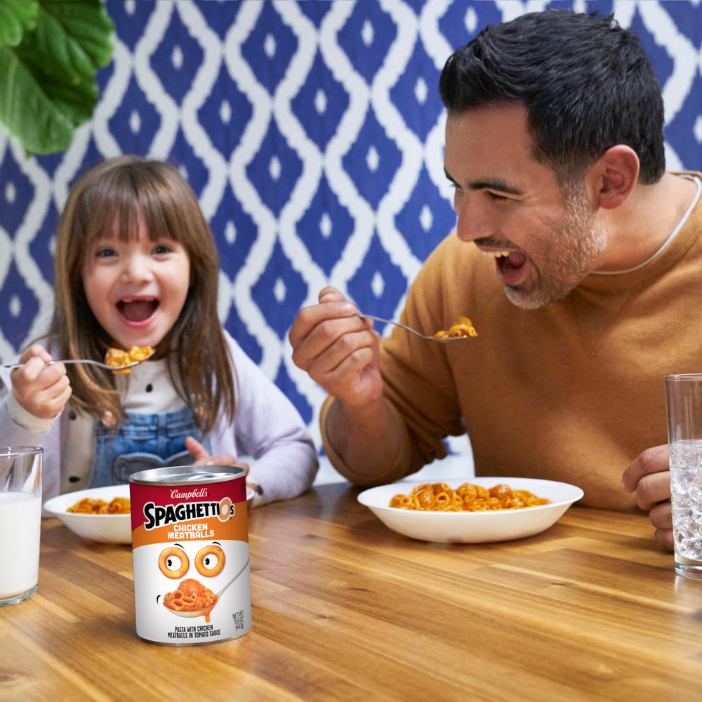 SpaghettiOs 15-6-ounce can close-up, quick heat-and-serve option.