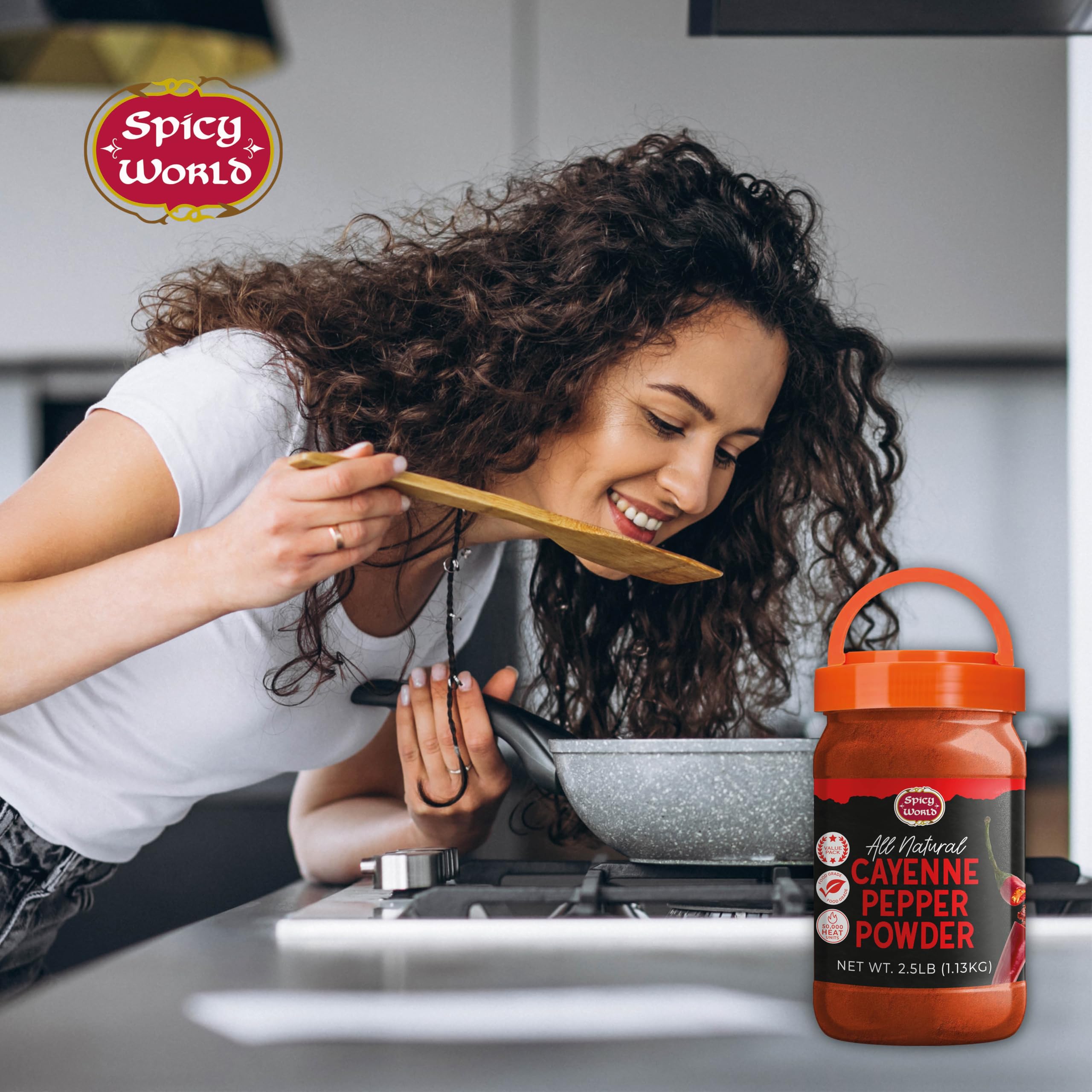 Spicy World cayenne powder in bulk 2.5lb jar