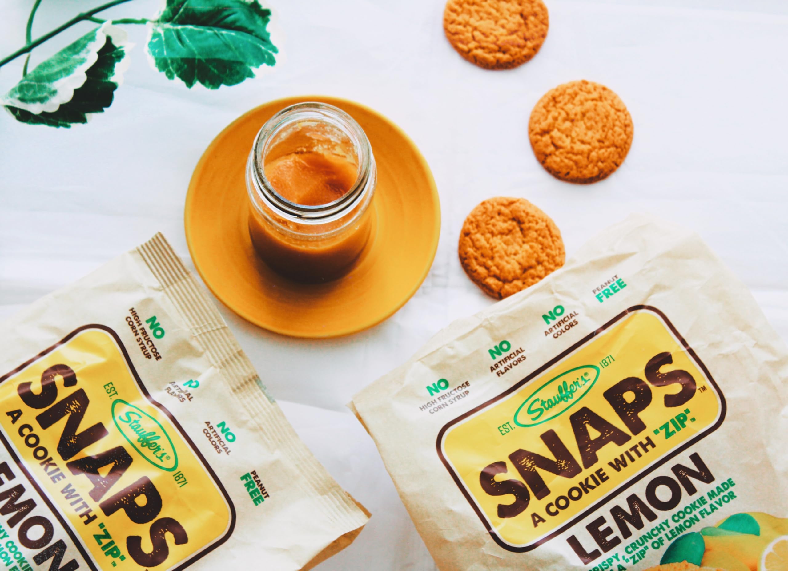 STAUFFER'S Lemon SNAPS paired with tea for a refreshing snack