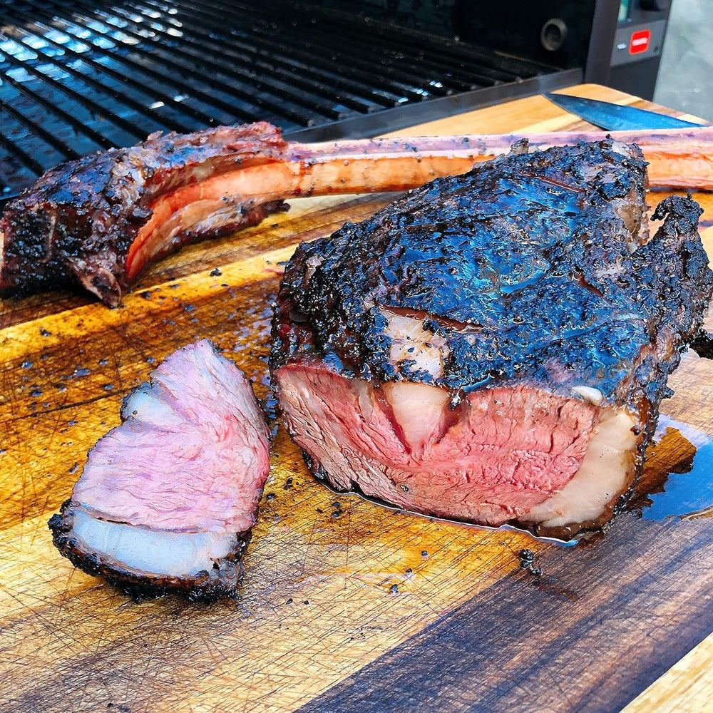 Steak with Hardcore Carnivore Black forming a rich bark.