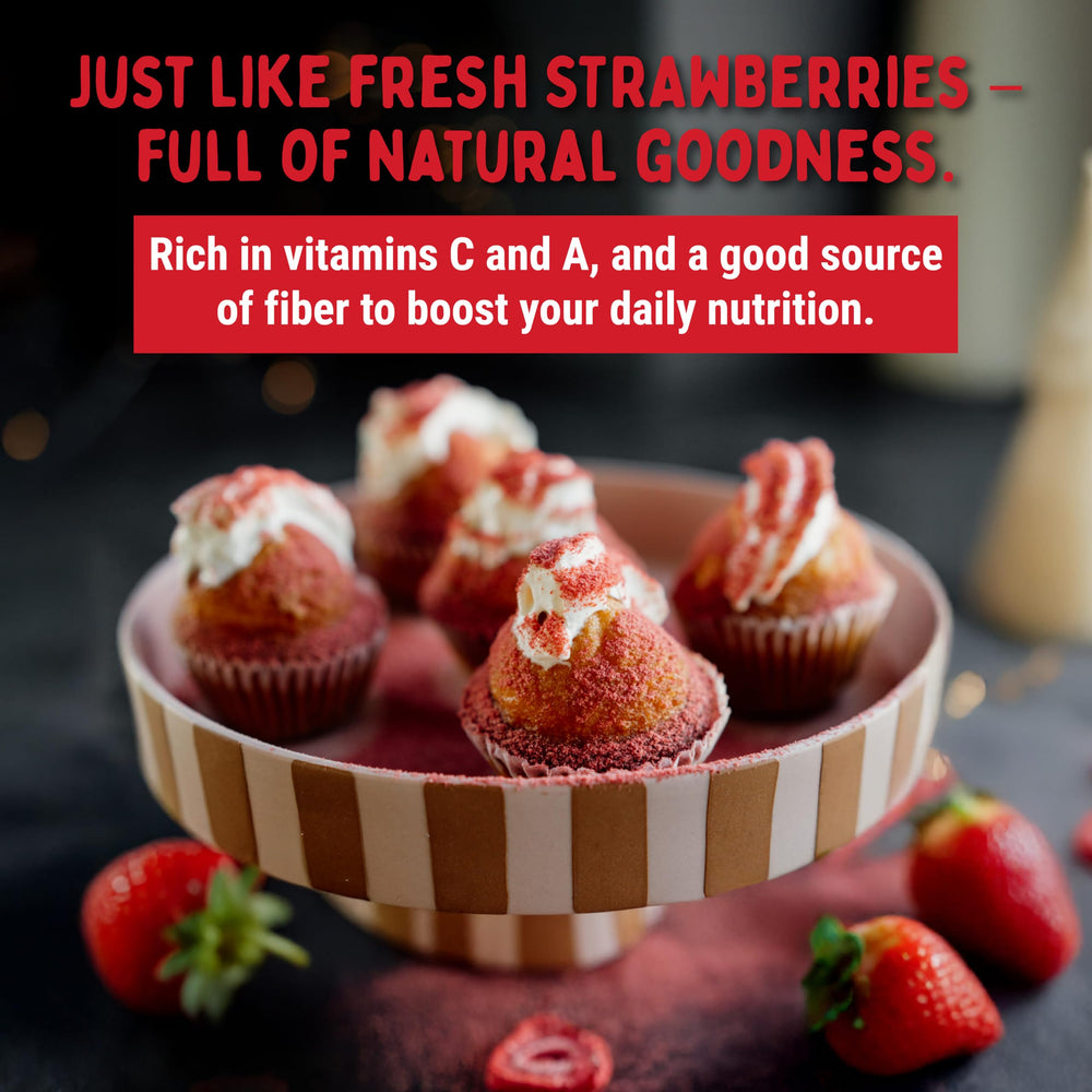 SUMMMER strawberry powder in smoothie glass for a fruity lift.