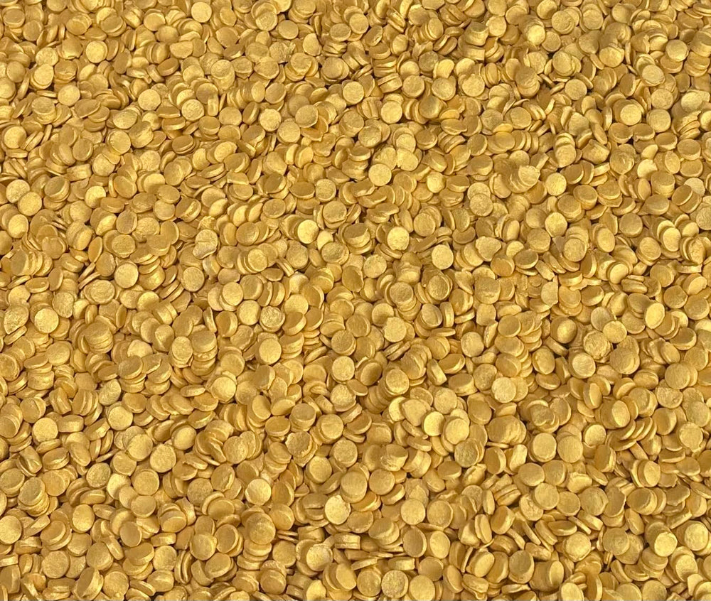 Sweet Eva’s gold confetti sprinkles brighten donuts and cupcakes.