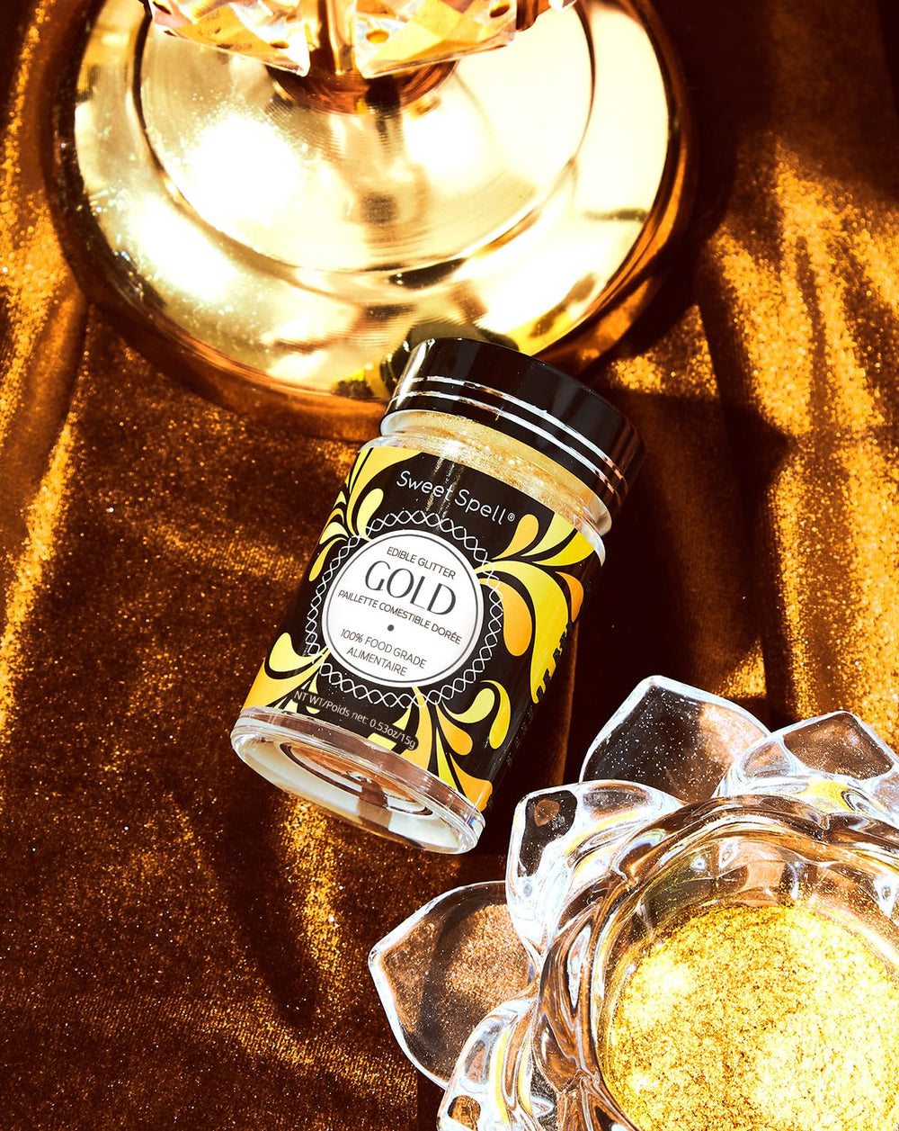 Sweet Spell Gold edible glitter dust sparkling drinks creates a shimmering surface for cocktails.