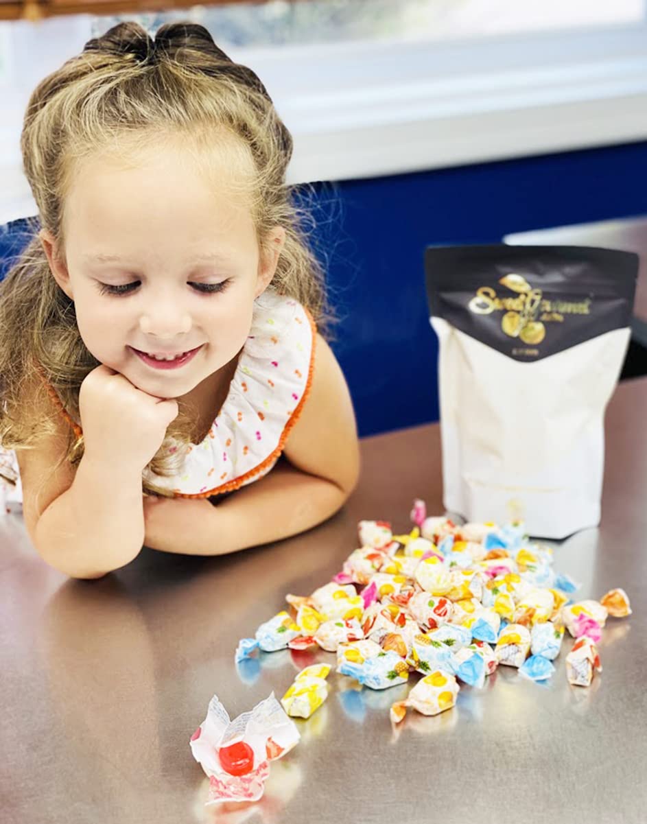 SweetGourmet Arcor hand holding candy for sharing moments