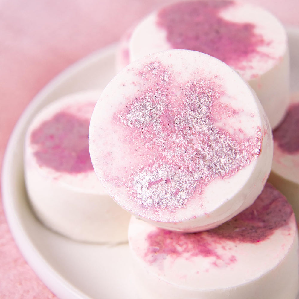 Sweets Indeed glitter swirls into buttercream for a dazzling cake finish.