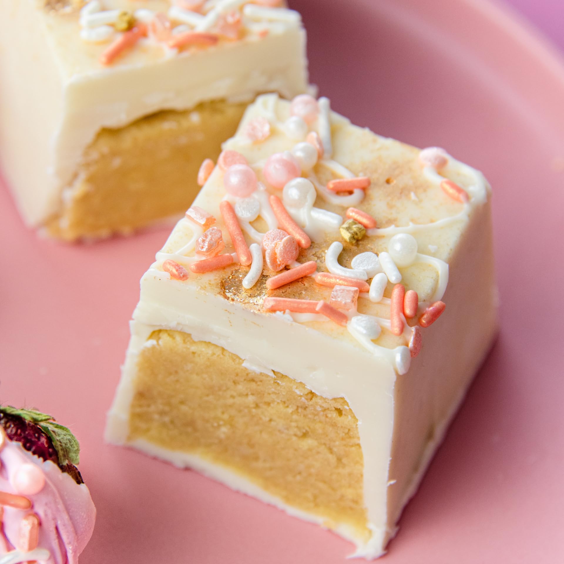 Sweets Indeed Peach Rose Gold blend's vibrant colors brighten desserts and gifts.