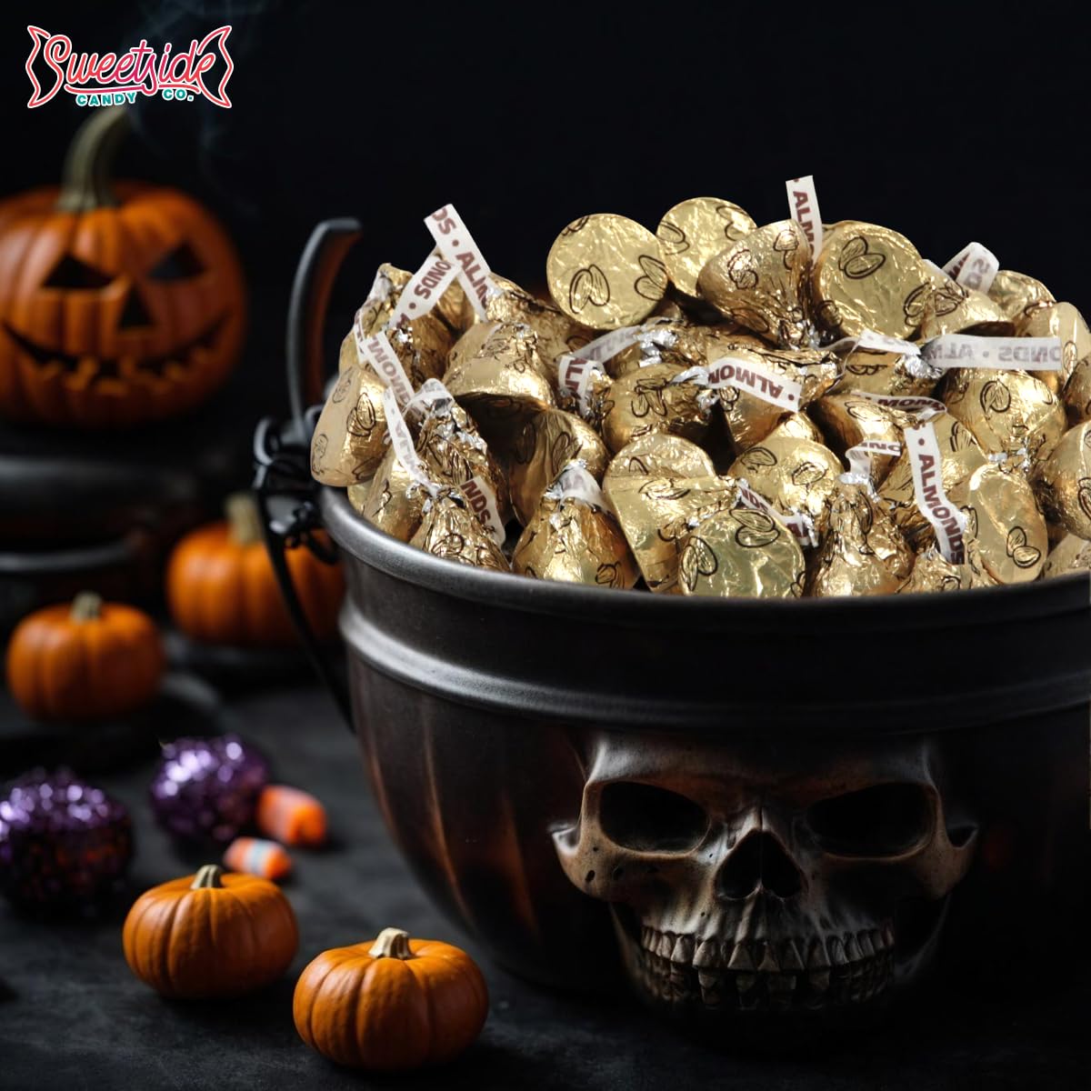 SWEETSIDE party-favor kisses in gold, add an elegant touch to events.