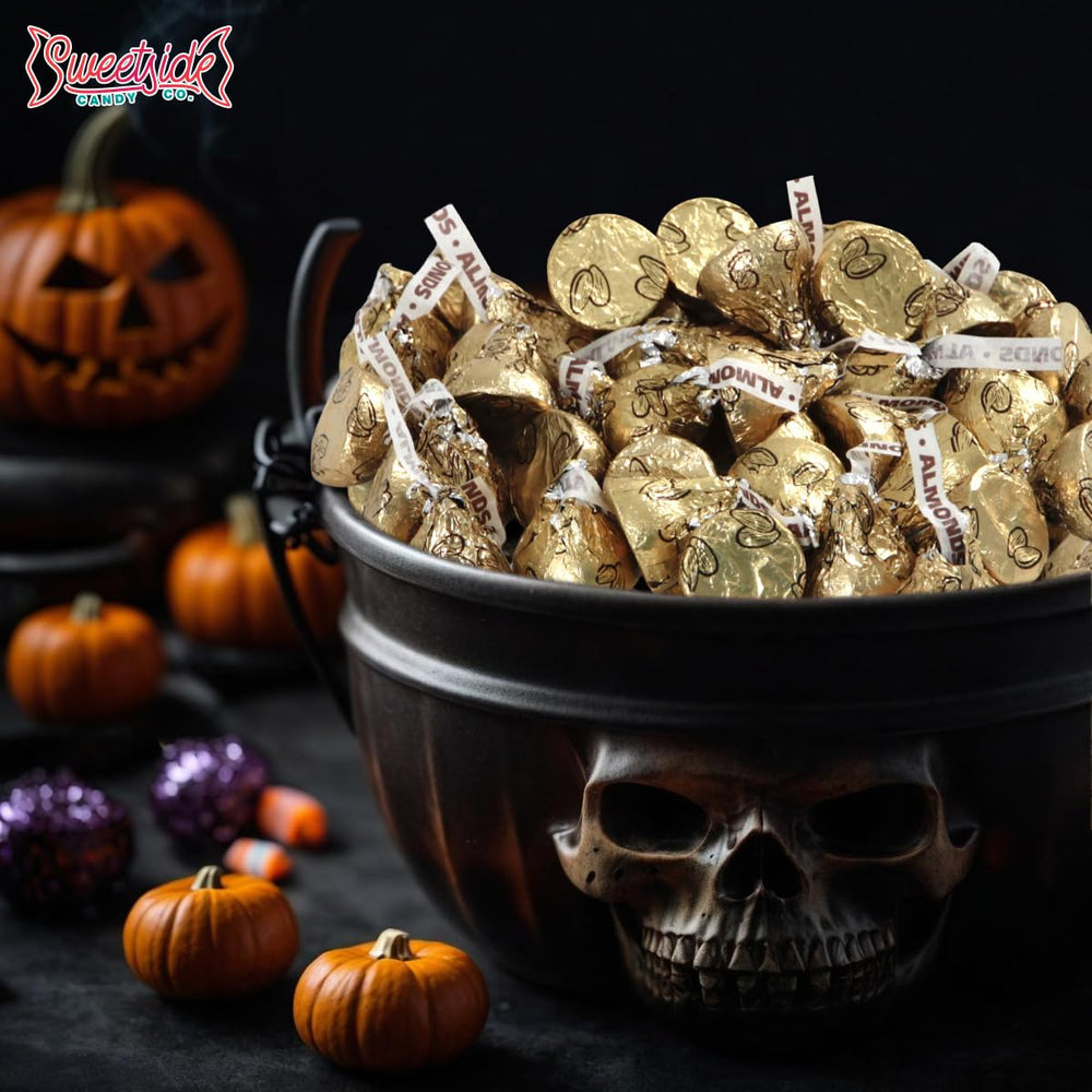 SWEETSIDE party-favor kisses in gold, add an elegant touch to events.