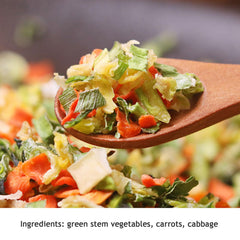 SXETBEAN dehydrated vegetables with green stems, carrot and cabbage add color to soups.