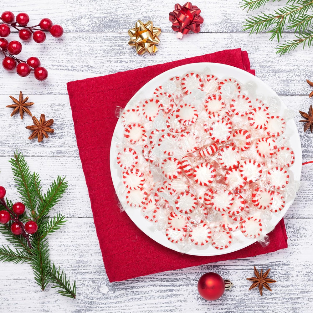 Taboom Starlight Peppermints wedding favors add a minty touch.