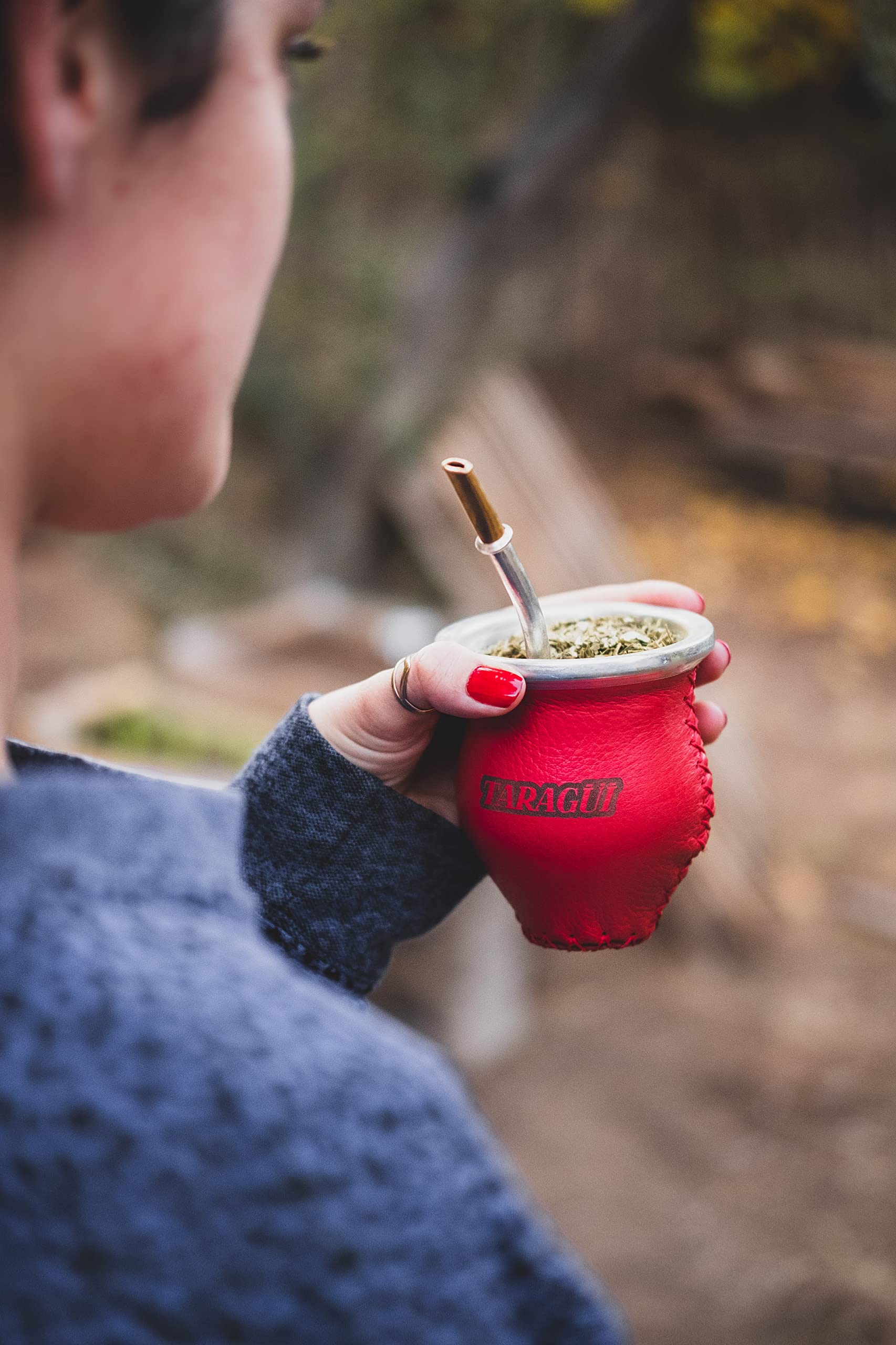 Close-up of Taragüi Yerba Mate Original with stems showing rich minerals for vitality.
