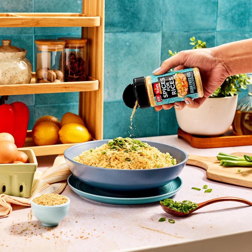 Tone's Spices for Rices steam rise bowl captures aromatic steam lifting flavors