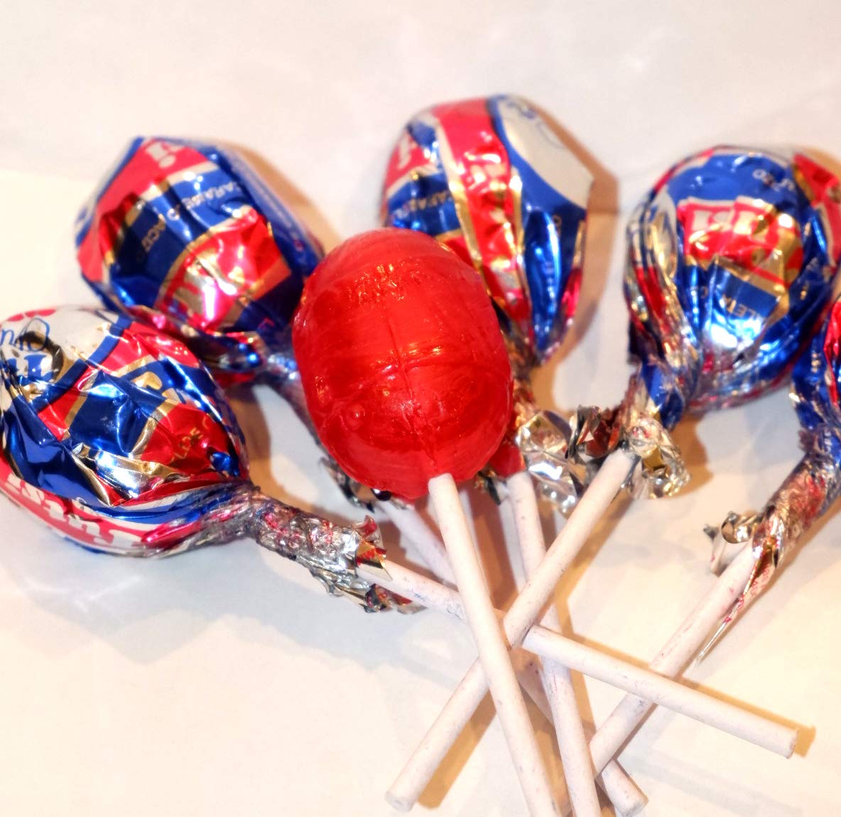 Tootsie Roll Tutsi Pop packaging highlights gluten-free and peanut-free Mexican candy tradition.