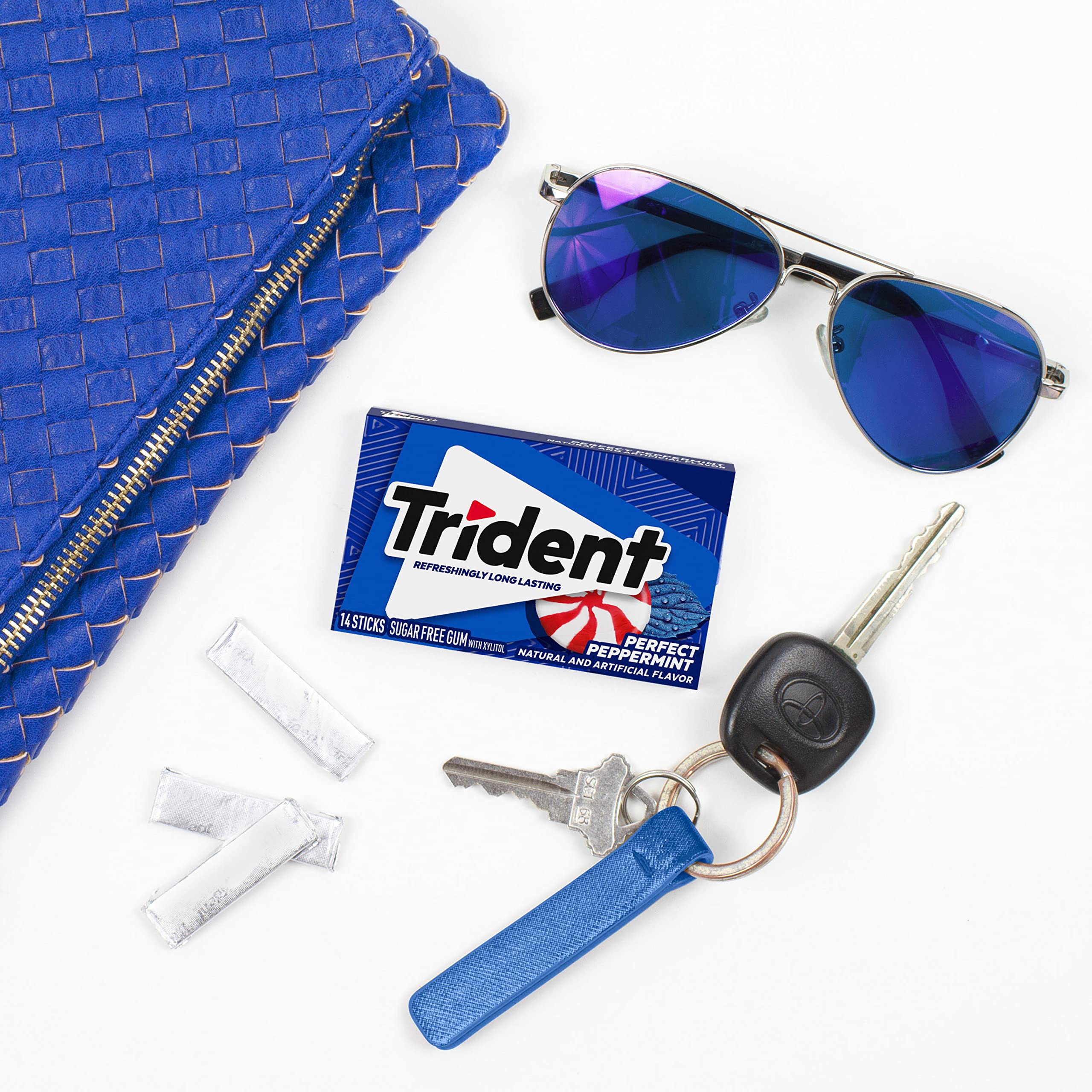 Fresh mint scent and texture highlight in Trident gum pack.